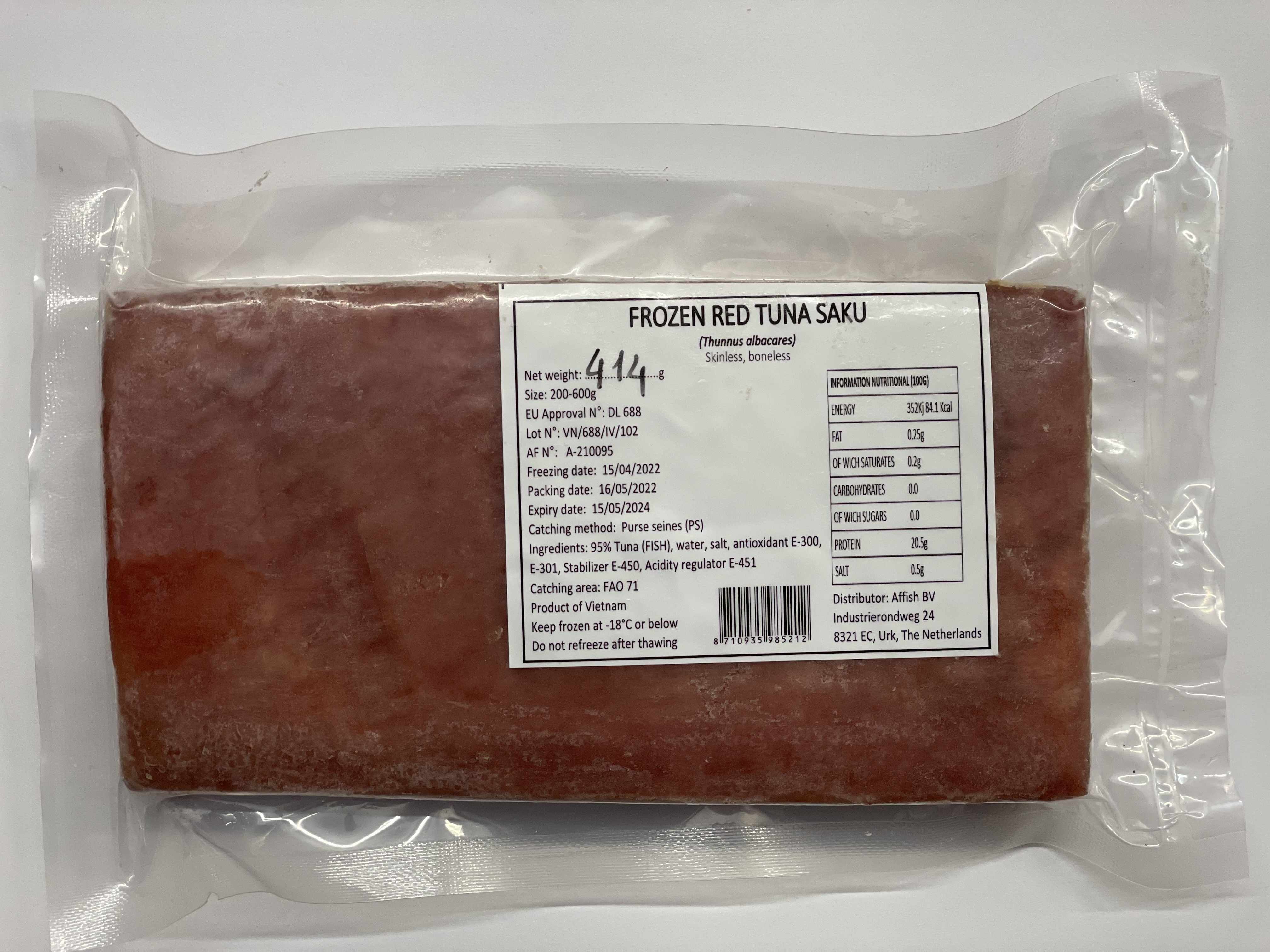 Gefrorener roter Thunfischblock in Vakuumverpackung