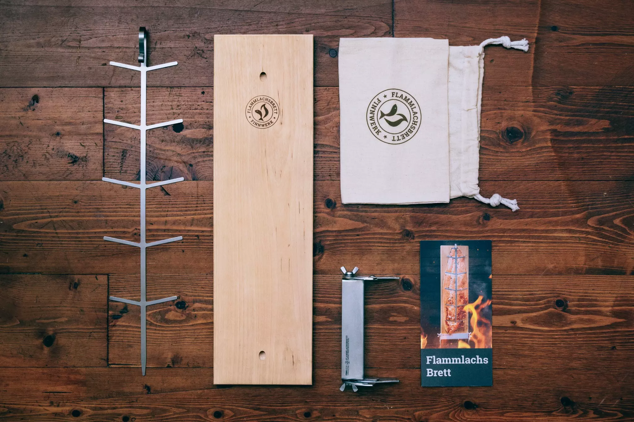 Flammlachsbrett Set mit Holzbrett, Halter, Tasche und Anleit
